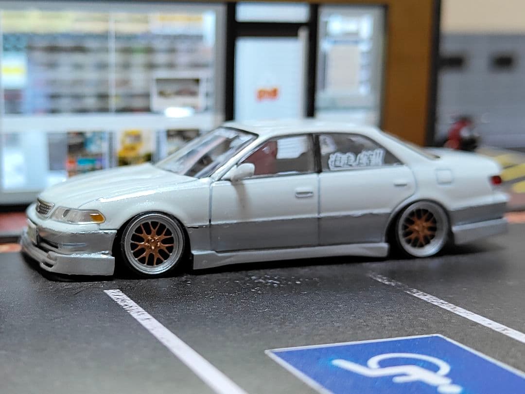 トミカ改造 トヨタ マークII 純正エアロ ツートン 白銀 深リムホットウィール