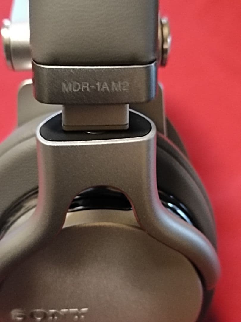 高音質　有線ヘッドホン／SONY MDR-1AM2　シルバー