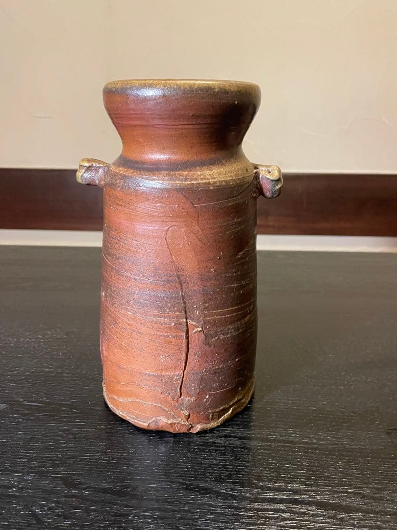 備前焼の花瓶です