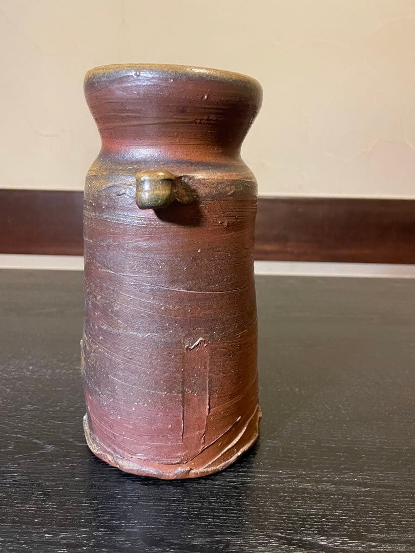 備前焼の花瓶です