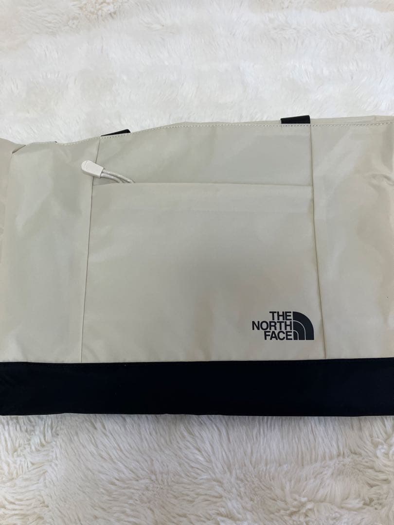 the North face 軽量ボストンバッグ トラベルバッグ ダッフルバッグ