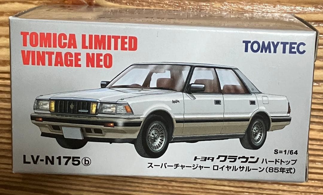トミカリミテッドヴィンテージネオ トヨタ クラウン ハードトップLV-N175b