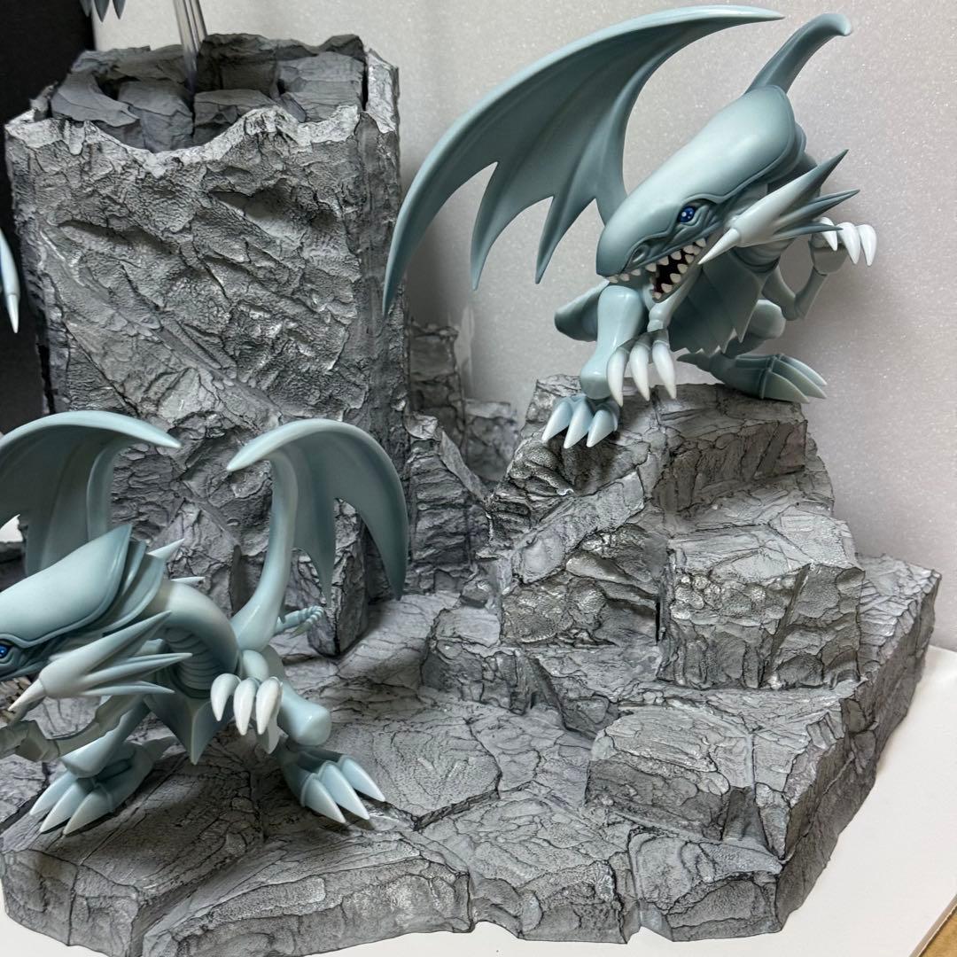 値下交渉OK ジオラマ　ブルーアイズホワイトドラゴン　遊戯王　フィギュア　セット