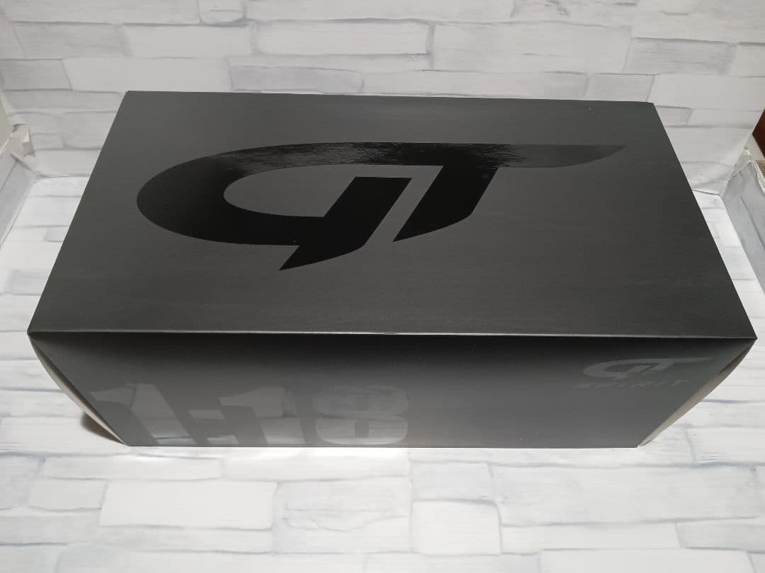 1/18 GTスピリット　ダッジ　チャージャー　ヘルキャット　ミニカー　ホワイト