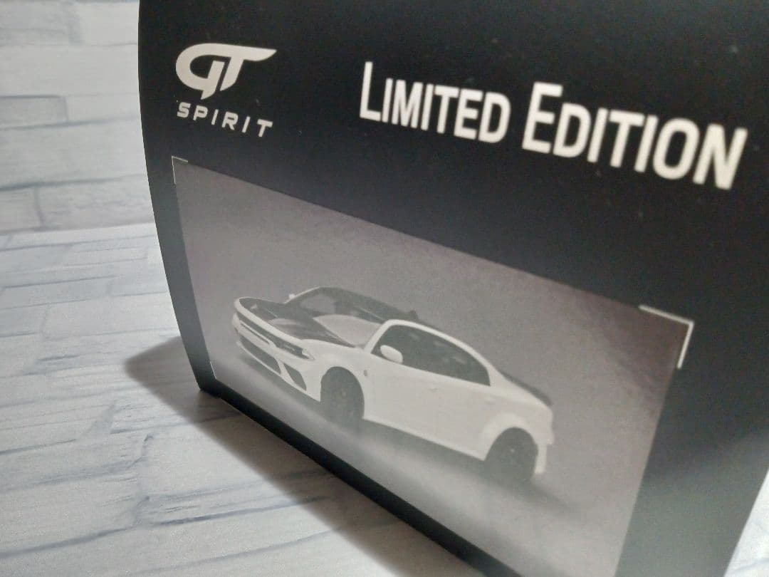 1/18 GTスピリット　ダッジ　チャージャー　ヘルキャット　ミニカー　ホワイト