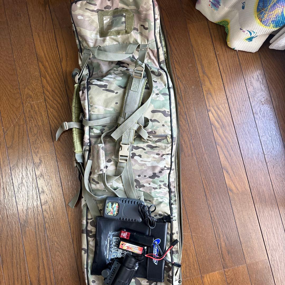 迷彩キャリーバッグ　バッテリー2本　充電器　ダットサイト