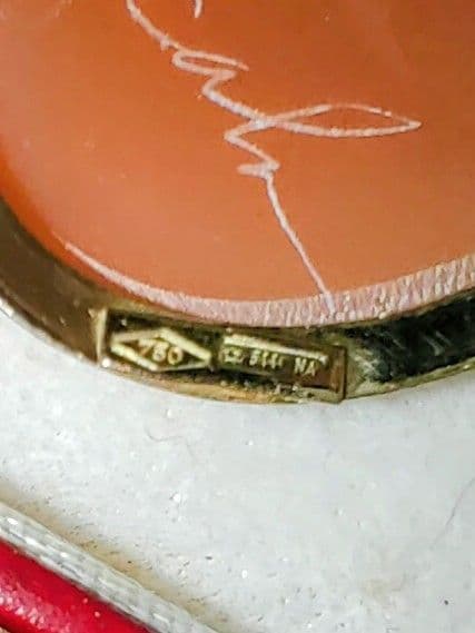 イタリア　ナポリ　18K　シェルカメオ ペンダントトップ/ブローチ