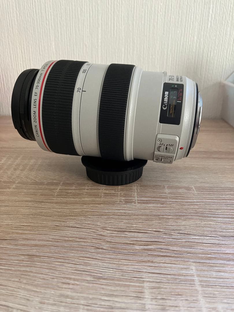 S • Canon EF 70-300mm