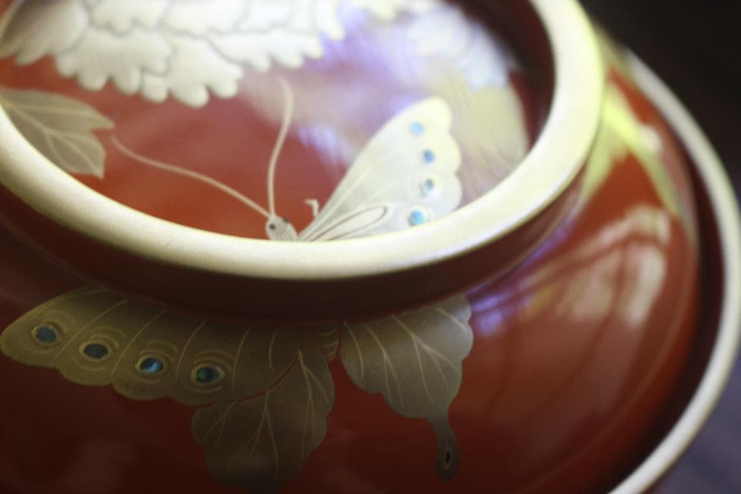 時代逸品！時代金縁朱漆に極上牡丹蝶螺鈿蒔絵の映えるお椀2点（検輪島塗蒔絵椀雑煮椀