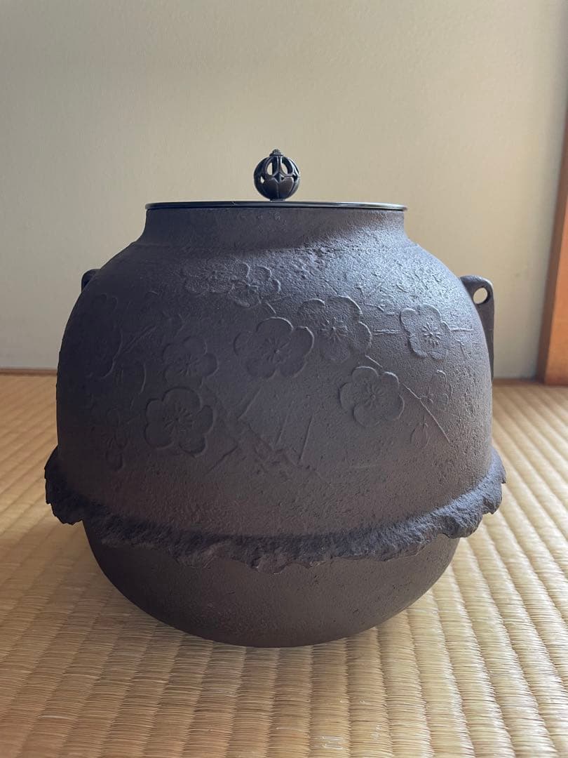 茶道具　﻿松梅文真形釜　釜師　畠春斎　模東京国立博物館蔵