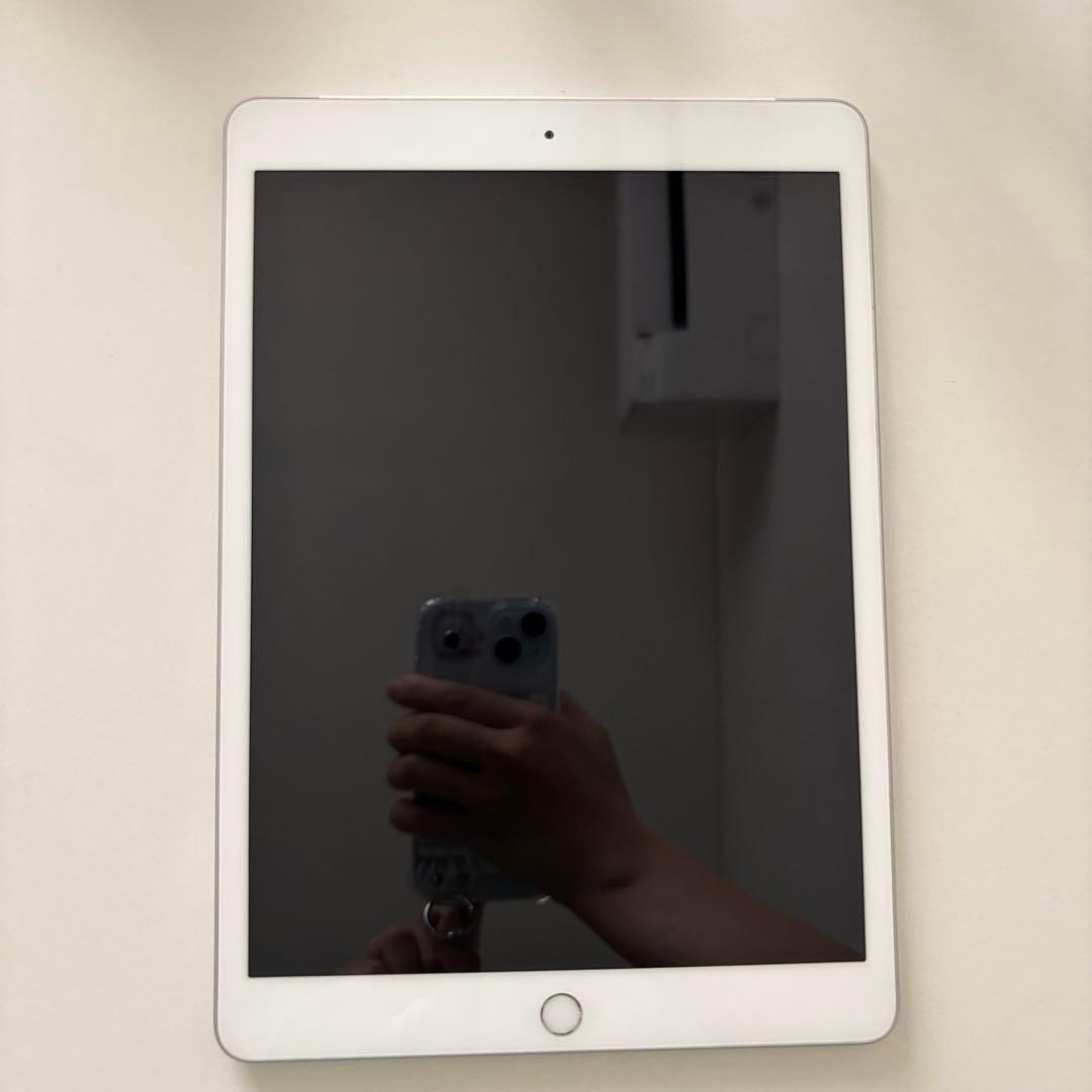Apple iPad シルバー 第7世代　正規品　アイパッド　値下げしました！