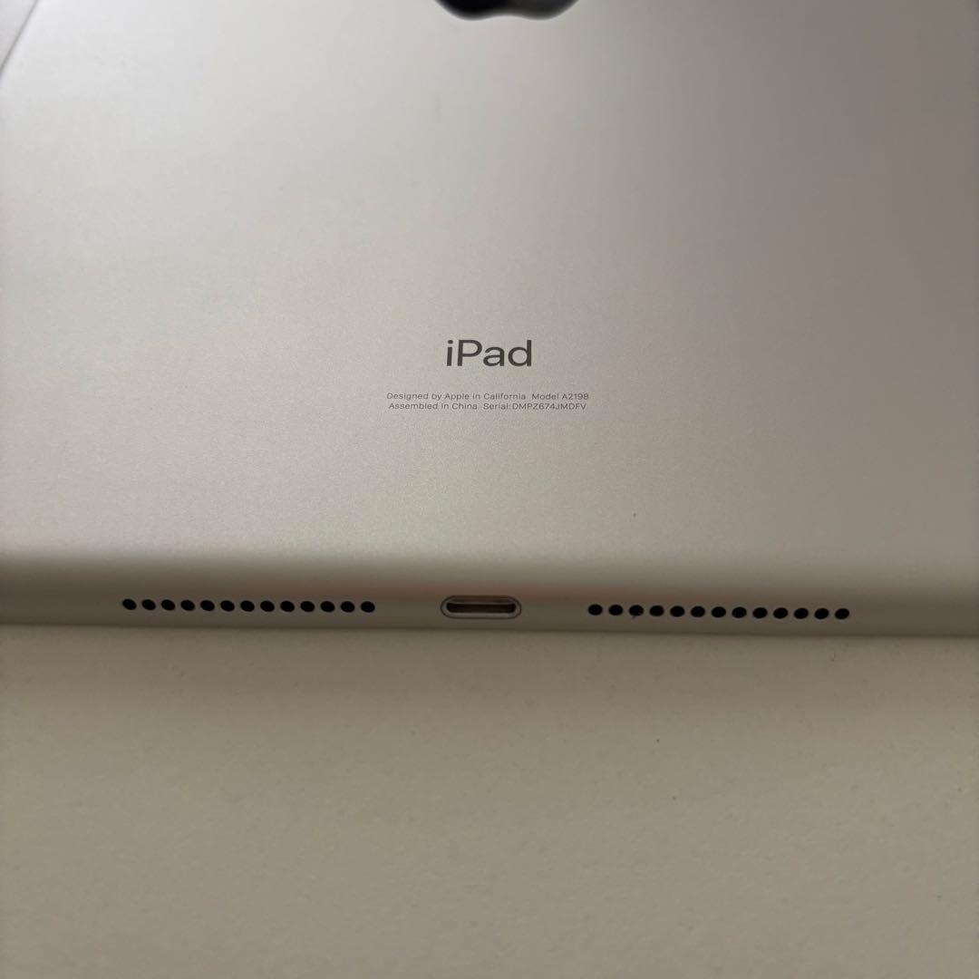 Apple iPad シルバー 第7世代　正規品　アイパッド　値下げしました！