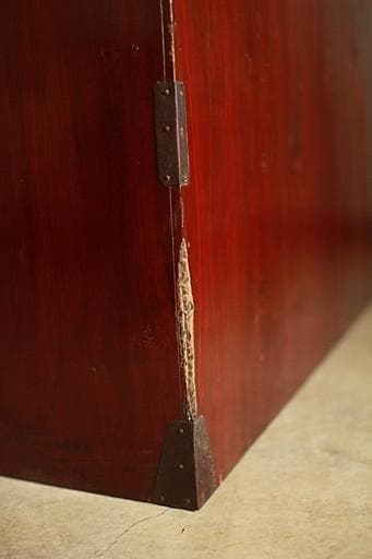 Akamaru 　綺麗な打ち出し金具時代庄内箪笥　扉付き　時代箪笥