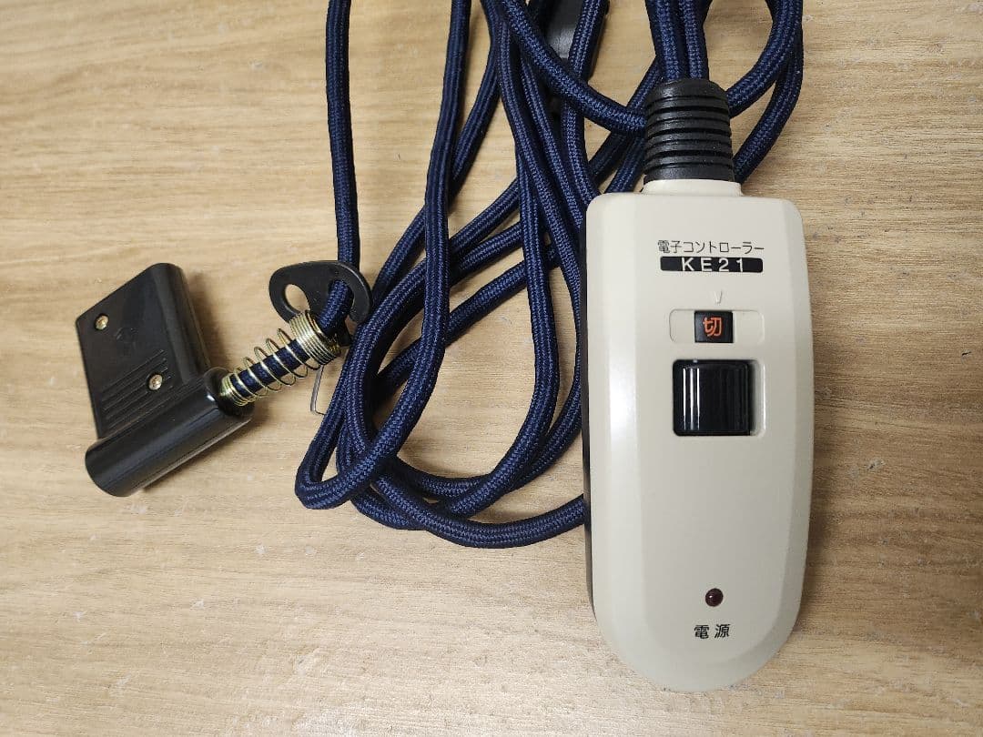 高さが変えられるこたつテーブル　フラットヒーター