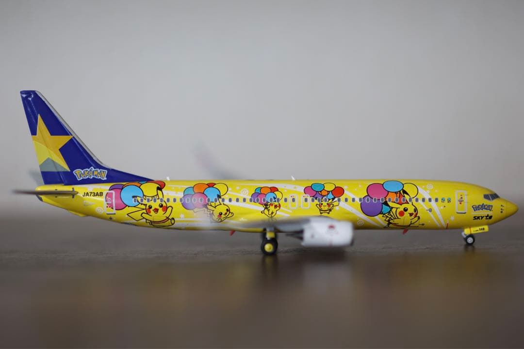 スカイマーク　B737 ピカチュウ