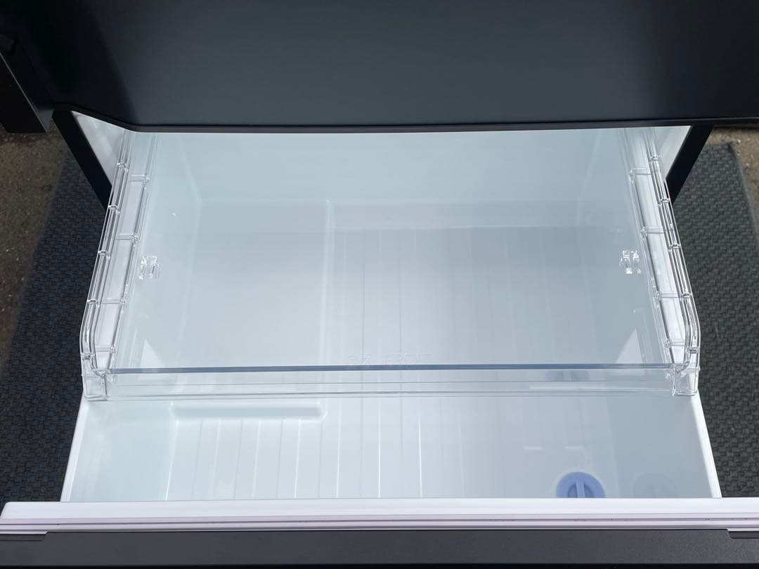 使用1年未満　東芝3ドア冷蔵庫　GR-V33SC　326L　2024年製