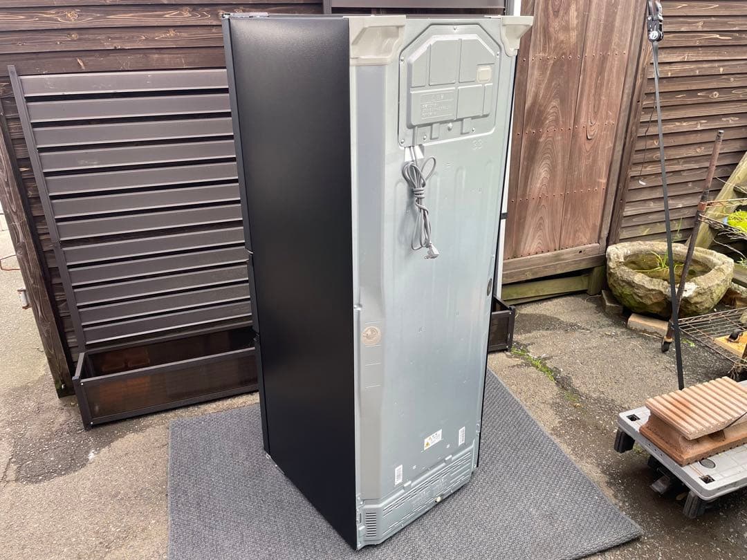 使用1年未満　東芝3ドア冷蔵庫　GR-V33SC　326L　2024年製