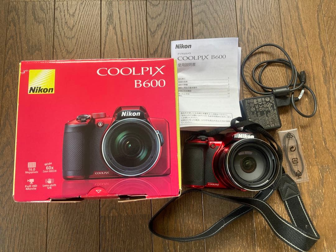Nikon COOLPIX B600 本体と付属品