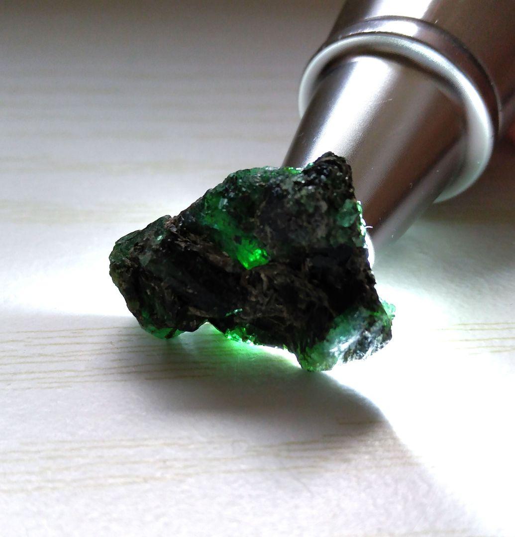 エメラルド　宝石鉱物標本