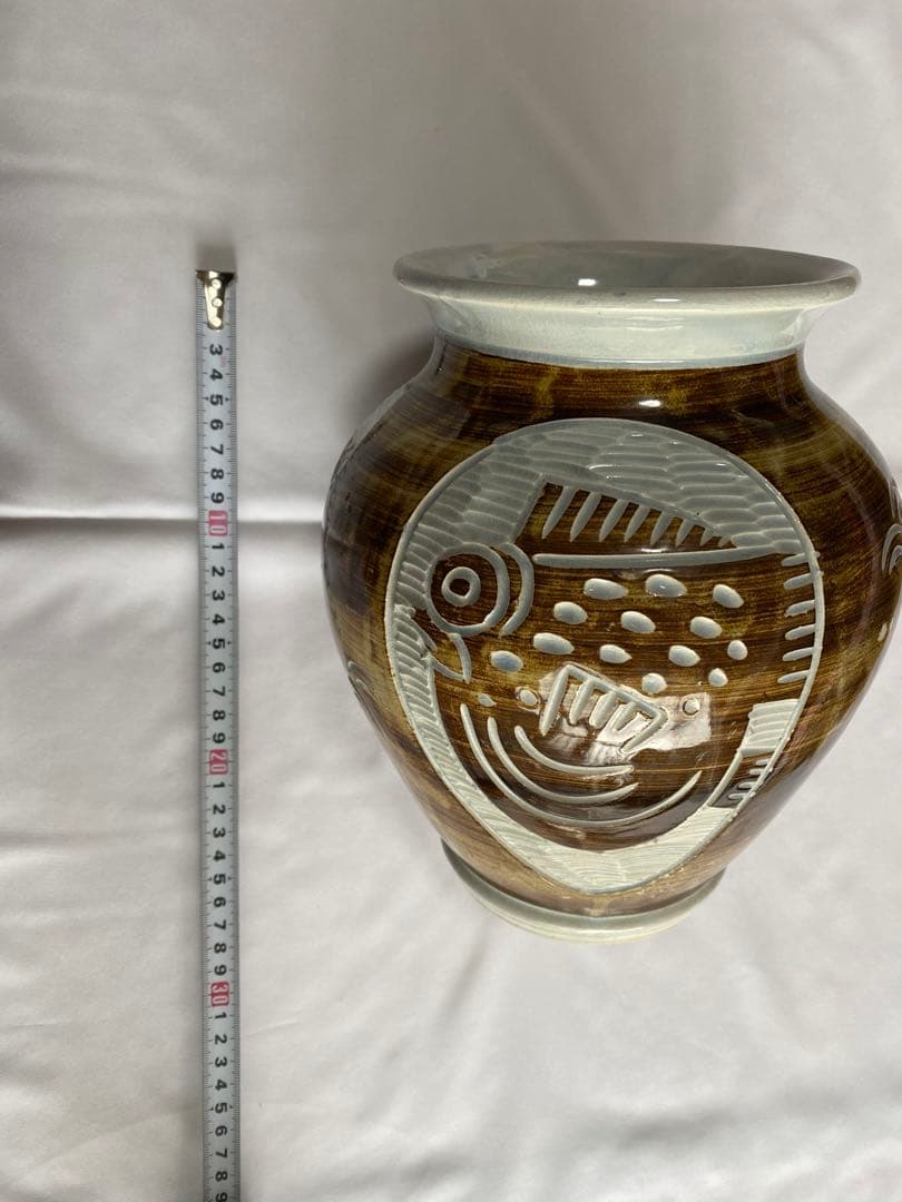 沖縄ご出身で人間国宝と認定されている金城次郎作成の壺