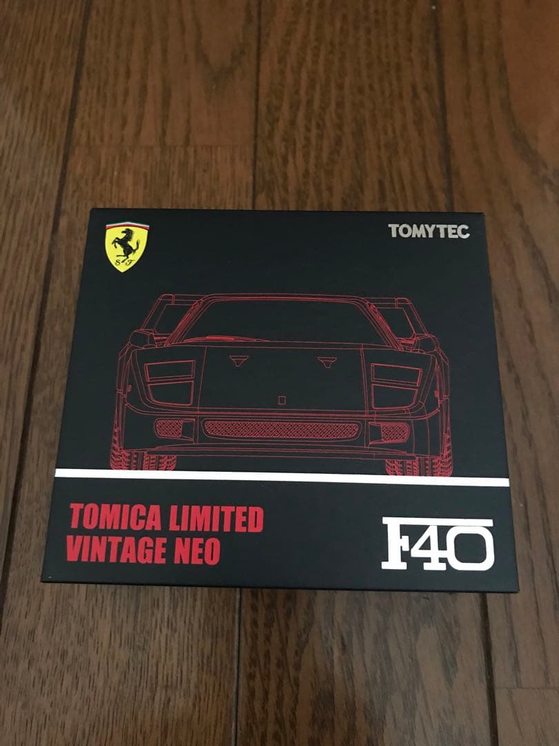 トミカリミテッドビンテージネオ　フェラーリ F40