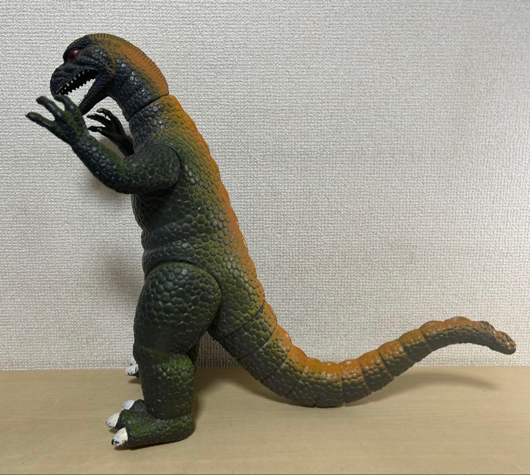 怪獣フィギュア　マイナーソフビ人形　ゴジラ風　2体　レア