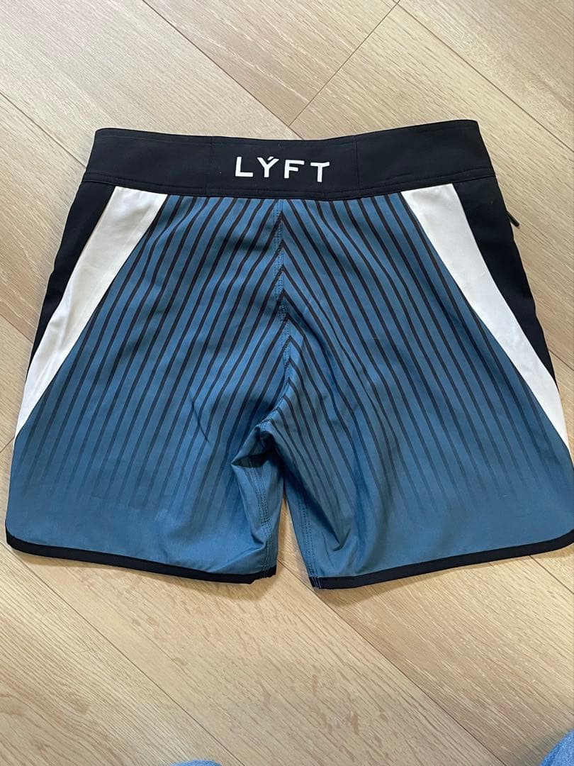 LYFT サーフパンツ　ストライプ