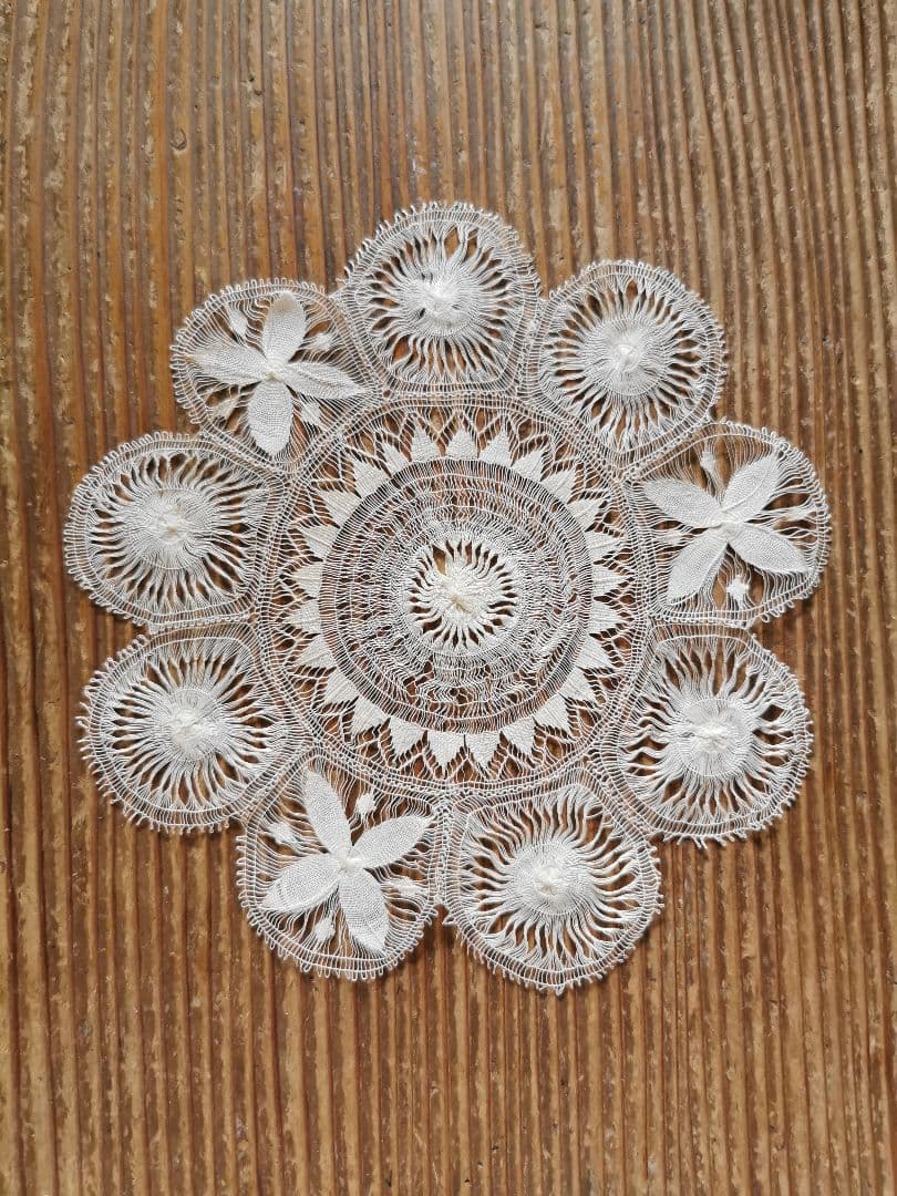 アンティーク テネリフレース 超極細糸 向日葵と太陽と花 アイボリー線状ドイリー