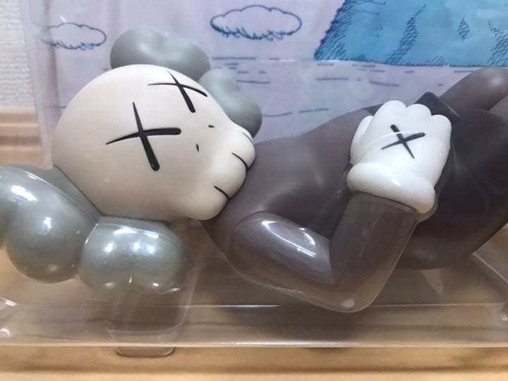 kaws カウズ　ホリデージャパン　9.5インチ　限定フィギュア