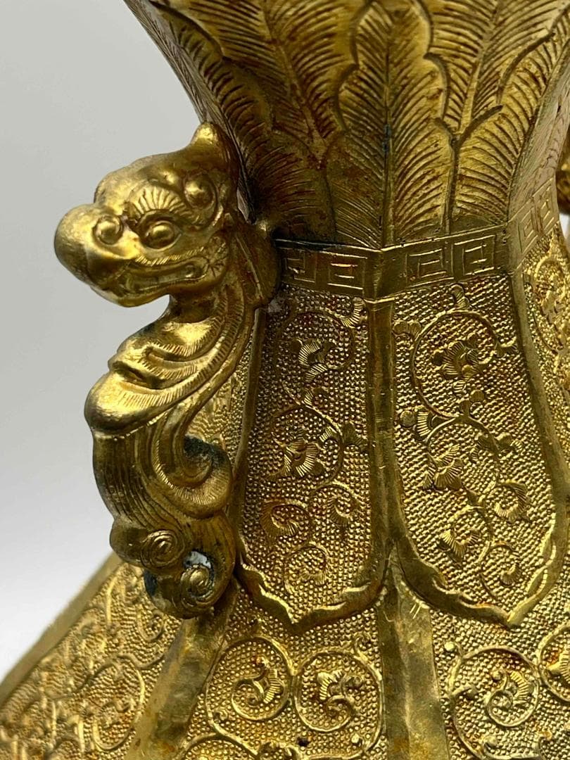 唐時代　金器　金象嵌鏨彫吉祥唐草紋瑞獸夔龍文八角金花瓶(B-74)