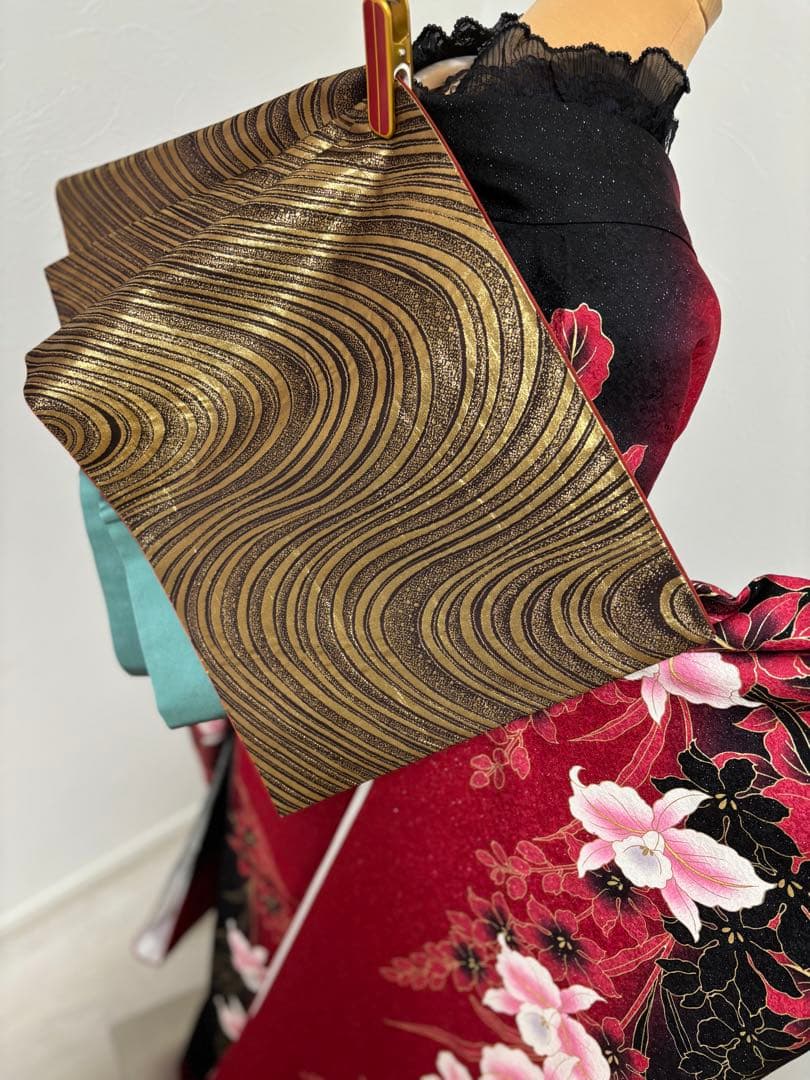 美品　正絹振袖フルセット　銀通し　黒地　花柄　鈴ガード付き　成人式