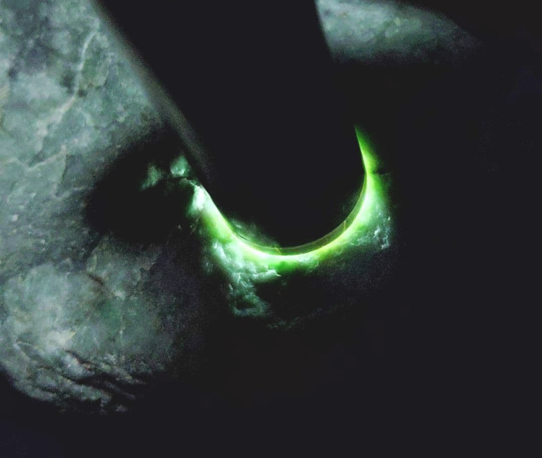 ★翡翠原石★糸魚川硬玉【大所川・転石・川ズレ・ウブ341ｇ】