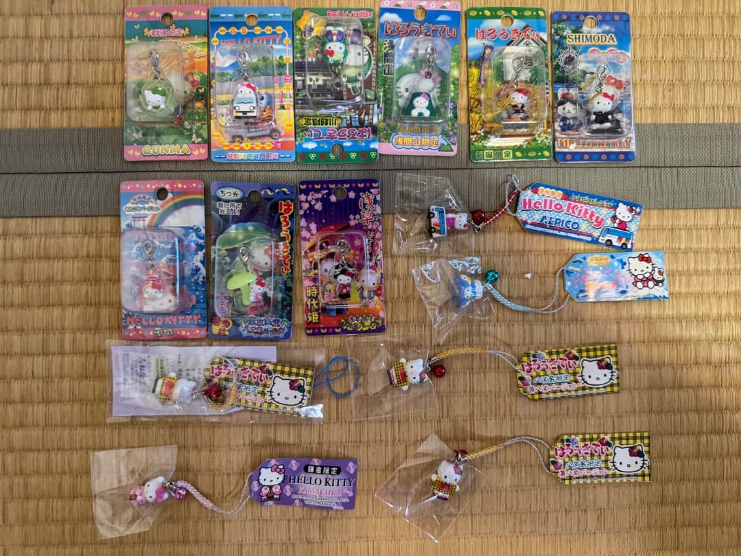 ハローキティ ご当地ストラップセット 根付 200個ぐらい 地域限定 その他