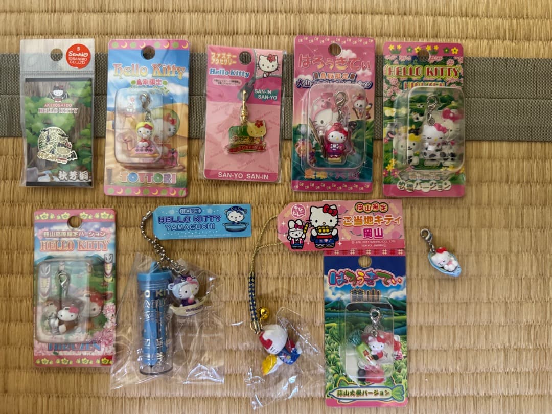 ハローキティ ご当地ストラップセット 根付 200個ぐらい 地域限定 その他