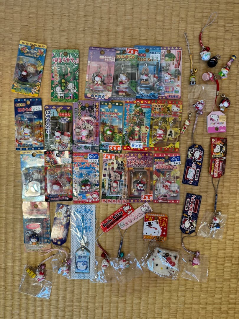 ハローキティ ご当地ストラップセット 根付 200個ぐらい 地域限定 その他
