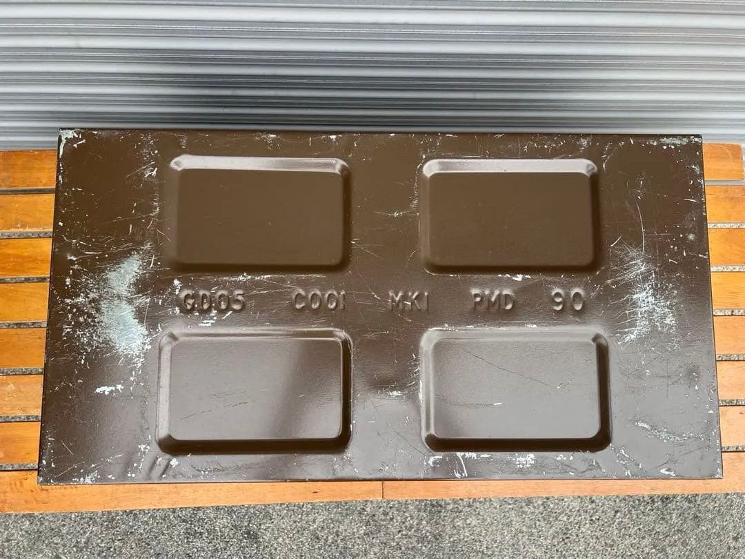 弾薬箱　81ｍｍ追撃砲用　ミリタリーボックス　金属製　アンモボックス　収納ケース