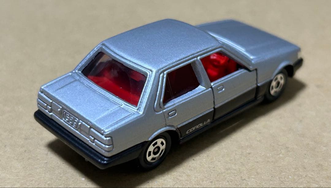 トミカ トヨタ カローラ4ドアセダン カローラレビン 2台セット