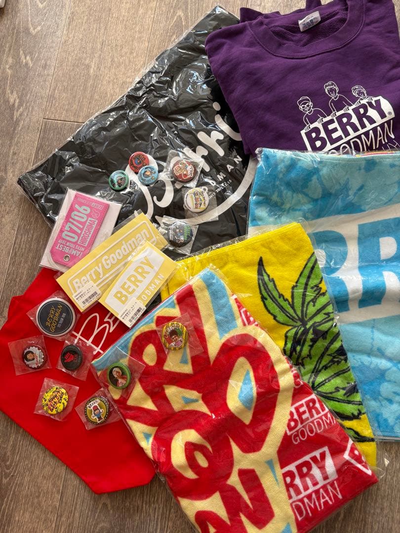 BERRY GOODMAN セットトレーナー、トートバッグ、バッジ, タオルなど