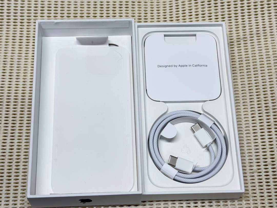 純正バッテリー残量100％　iPhone15 128GB ブラック