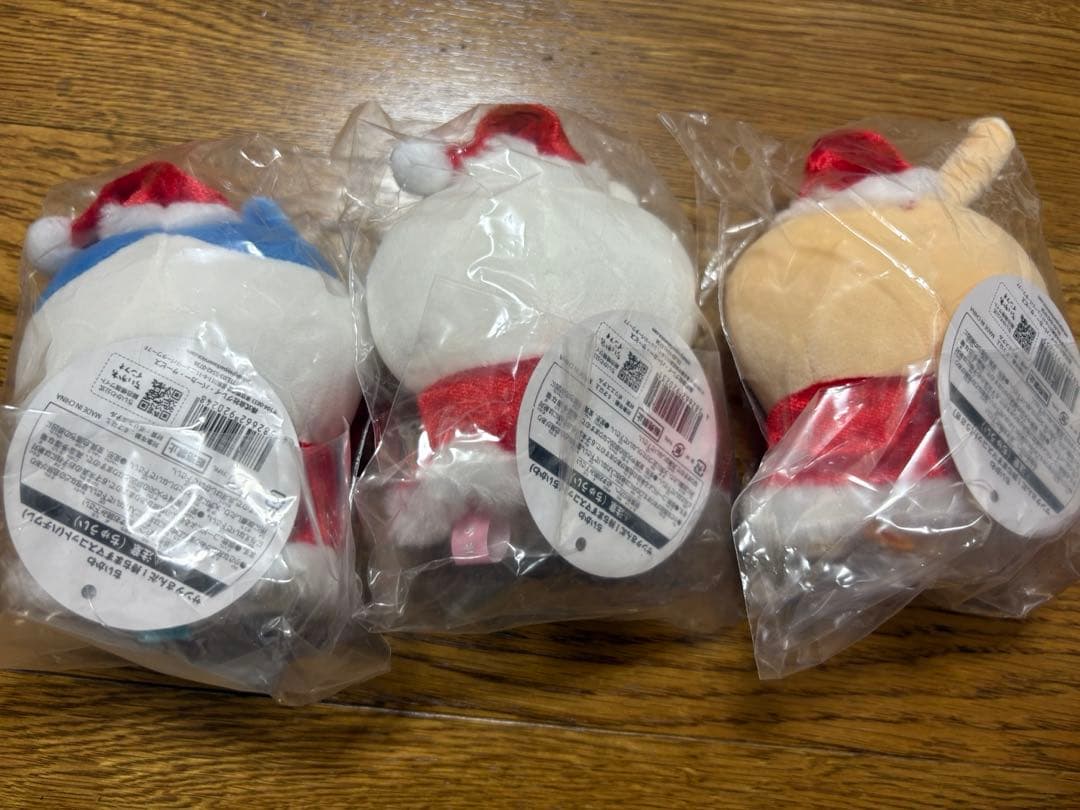 ちいかわ　サンタさんだ！　ぬいぐるみ　持ちますマスコット