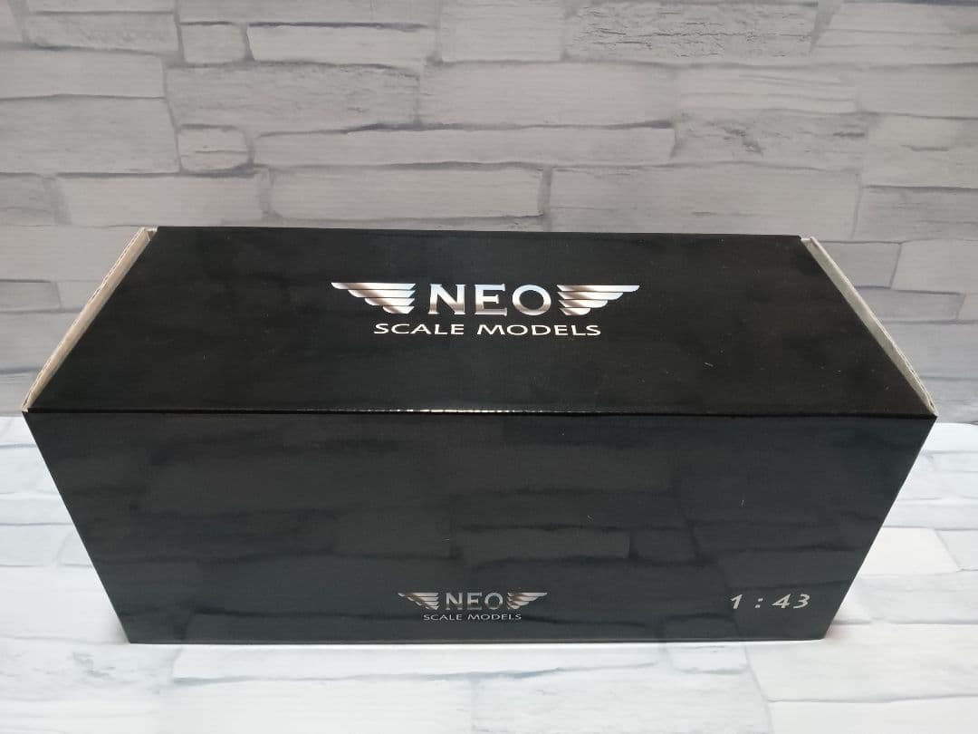 1/43 NEO　ハマーH2 ストレッチリムジン　ミニカー　ブラック　模型