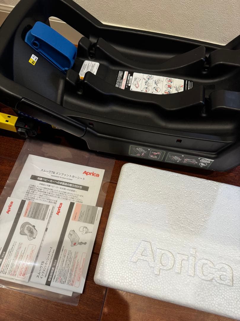 美品 アップリカスムーヴTS インファントカーシート&ベース　ベビーシート