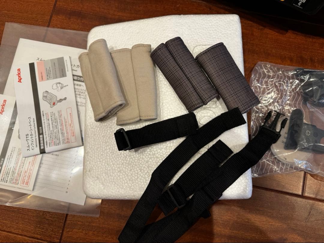 美品 アップリカスムーヴTS インファントカーシート&ベース　ベビーシート