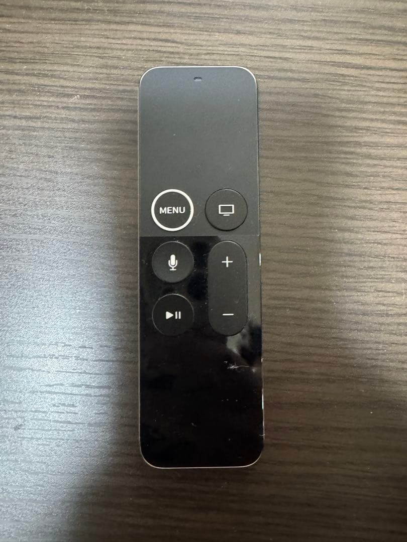 Apple TV 4K 64GB 本体とリモコン