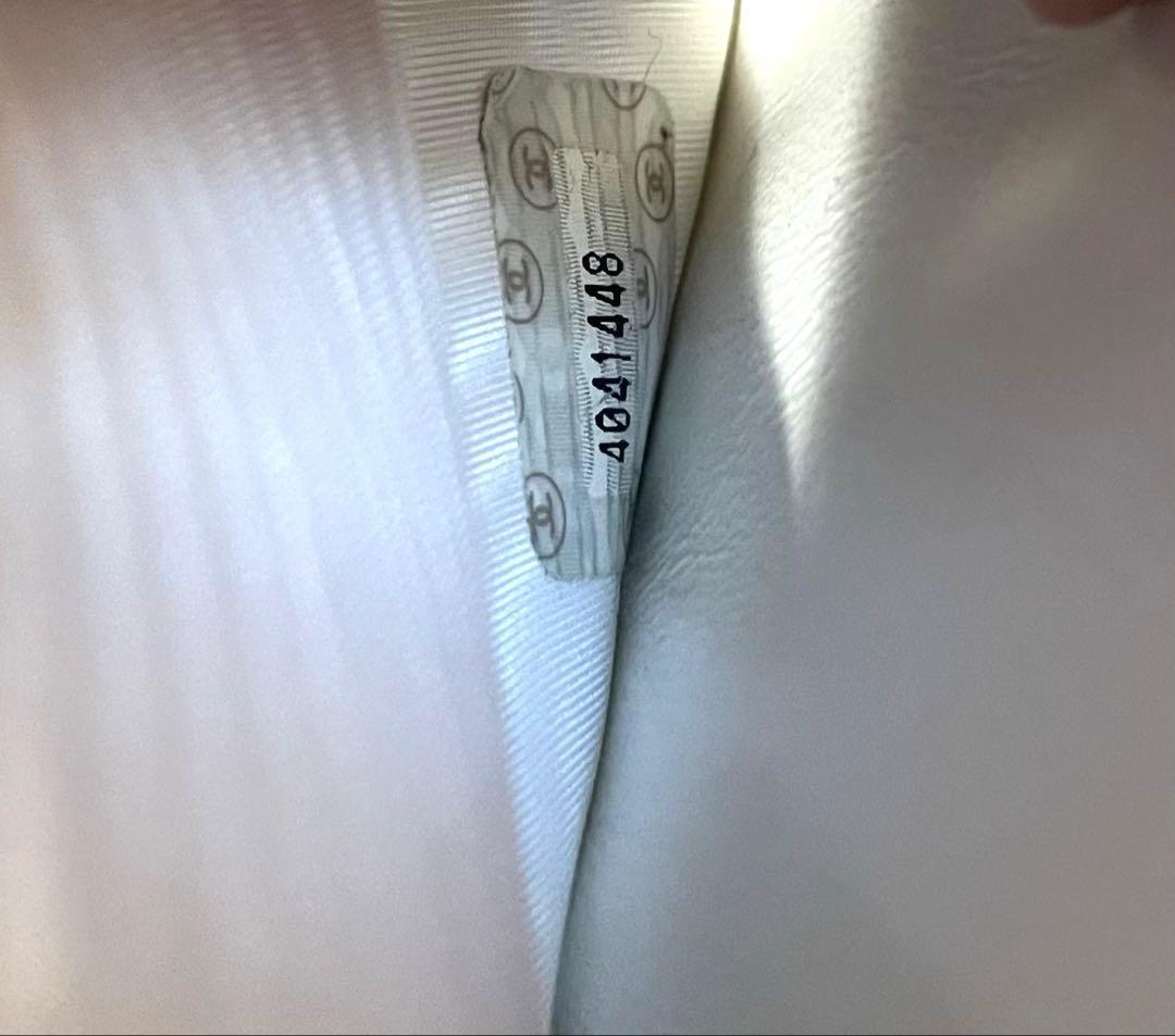 CHANEL ホワイトレザー キャビアスキン　二つ折り財布　本物　匿名発送