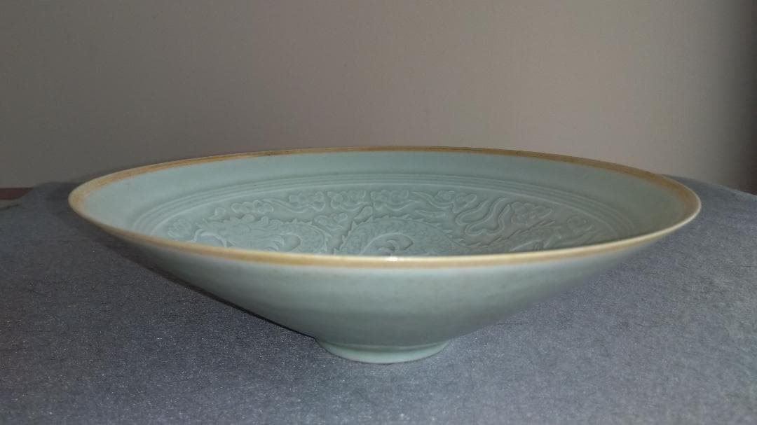 中國古陶磁器　宋　印花対龍鳳凰紋椀　青白磁　景徳鎮窯