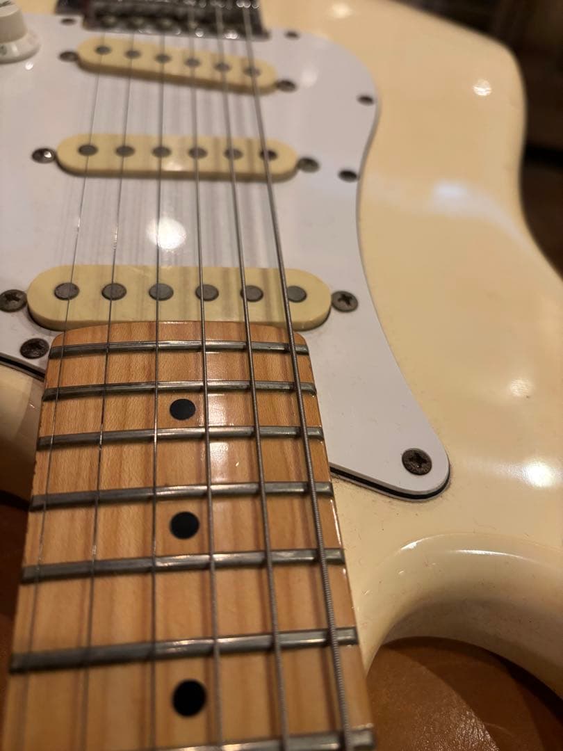 ミディアムスケール　Fender ストラトキャスター ホワイト