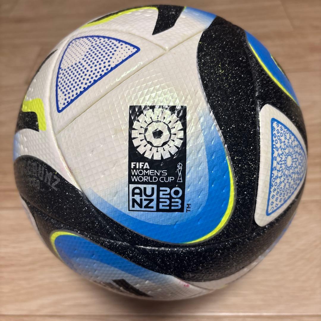 アディダス　サッカーボール5号球