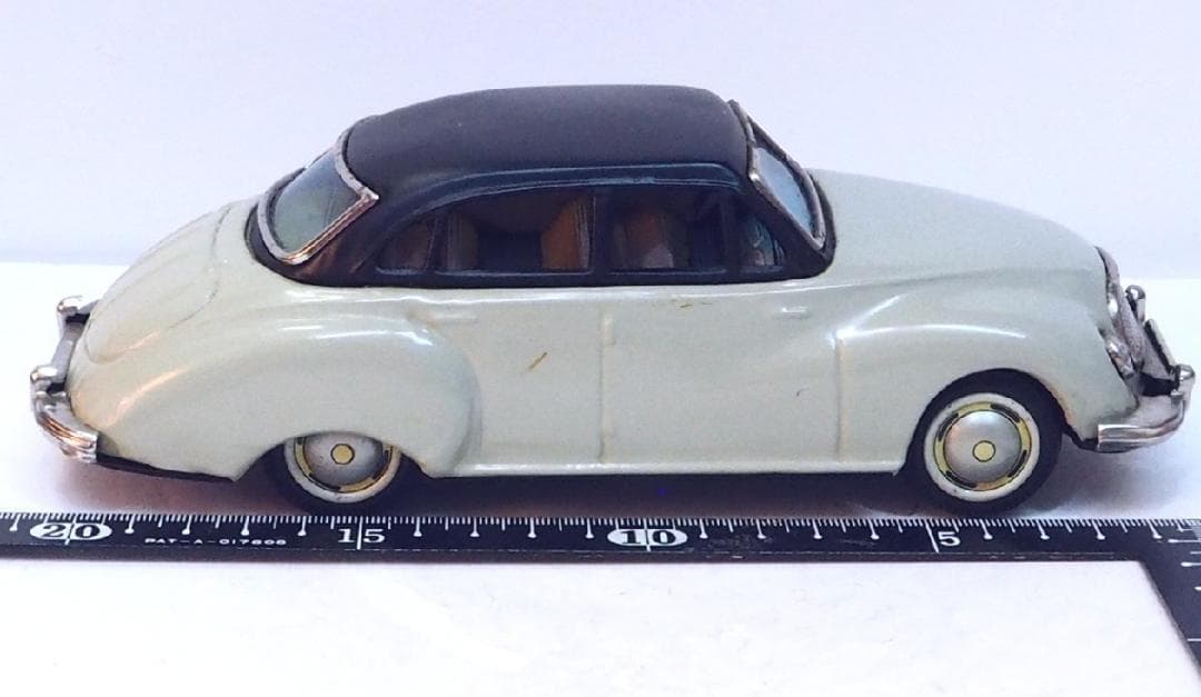 萬代屋【DKW 1000 リムジン 薄いグレー】ブリキtin toy car箱無