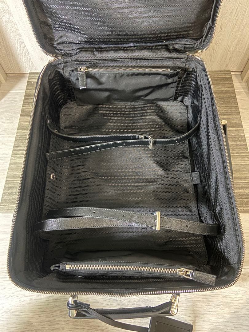 PRADA スーツケース　キャリーケース　ナイロン　レザー　三角ロゴプレート　黒